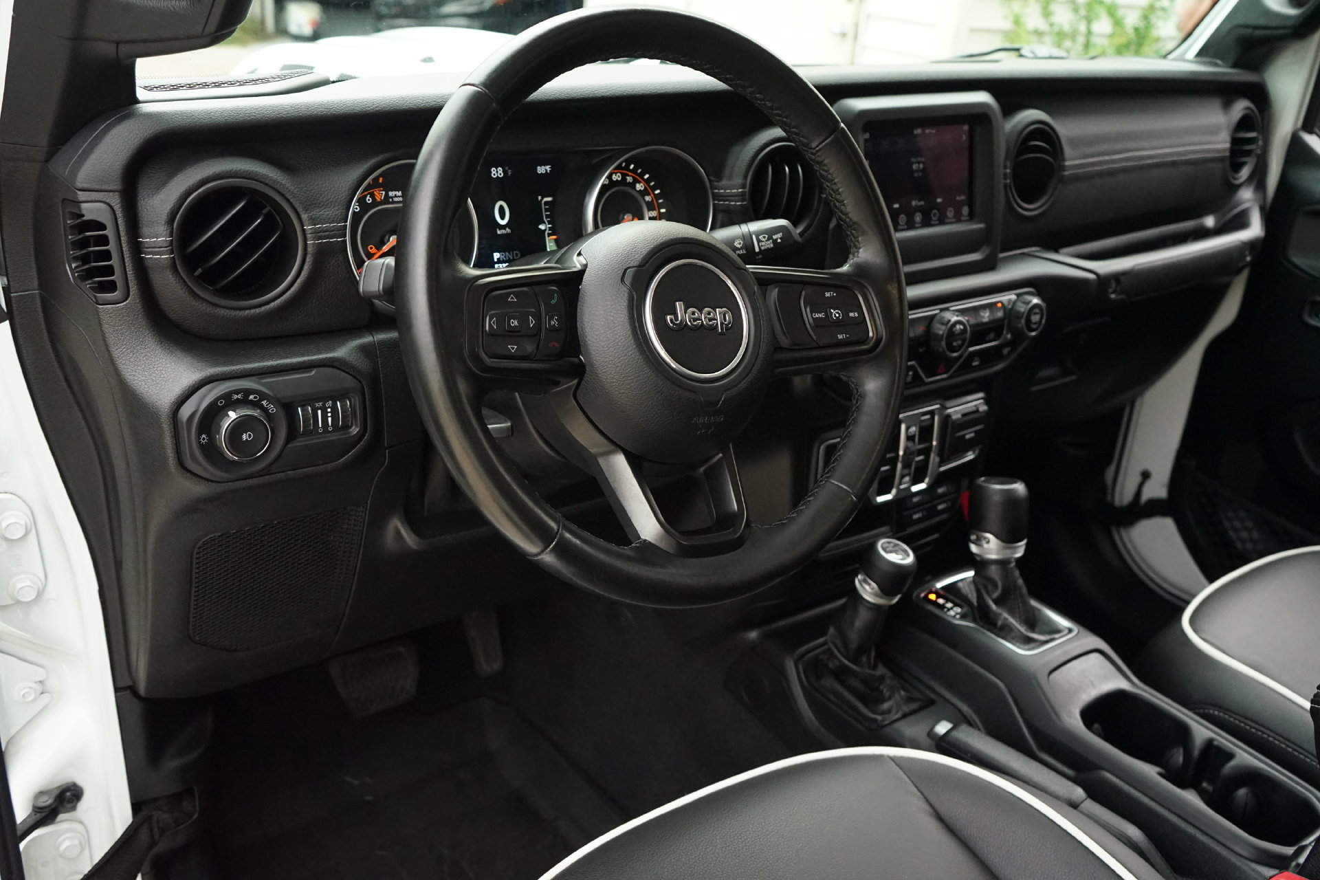 Used 2020 Jeep Gladiator Sport w/ Quick Order Package 24S AWD/4WD image 2