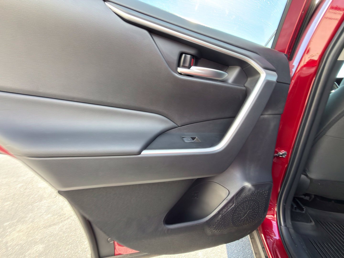 Used 2025 Toyota RAV4 XLE FWD image 27