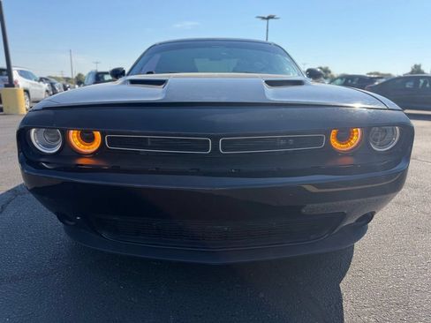 Used 2019 Dodge Challenger SXT RWD image 2