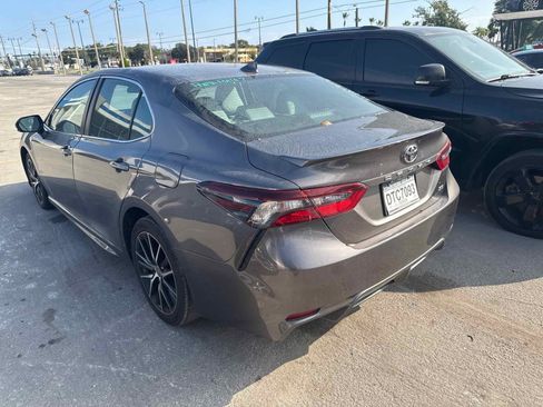 Used 2023 Toyota Camry SE image 5