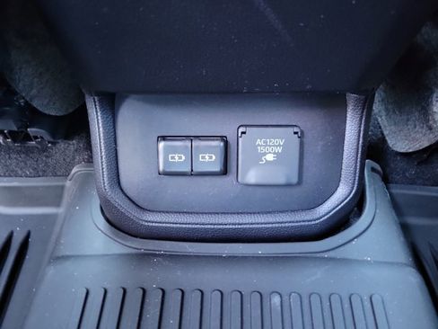 Used 2026 Toyota Highlander Limited image 12