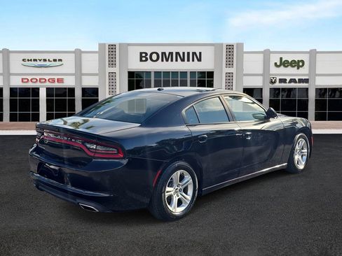 Used 2019 Dodge Charger SXT w/ Leather Interior Group image 3