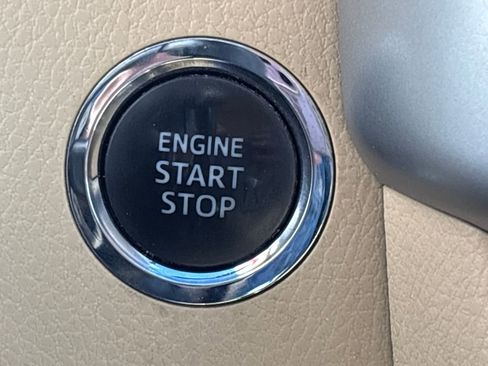 Used 2015 Toyota Highlander Limited image 19