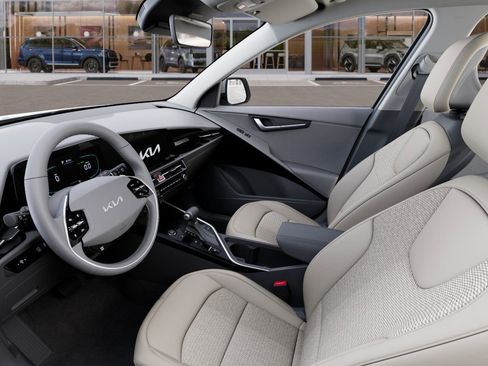 New 2025 Kia Niro EX image 17