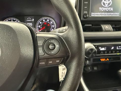 Used 2019 Toyota RAV4 LE w/ Carpet Mat Package AWD/4WD image 25