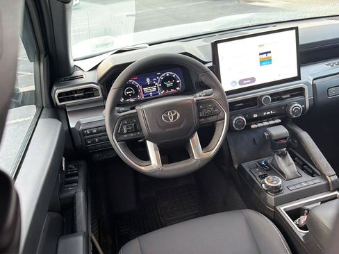 Certified 2026 Toyota Tacoma TRD Off-Road AWD/4WD image 18