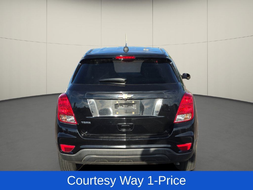 Used 2020 Chevrolet Trax LS w/ Tint and Cruise Package FWD image 8