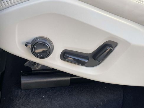 New 2026 Volvo XC90 B6 Ultra image 9