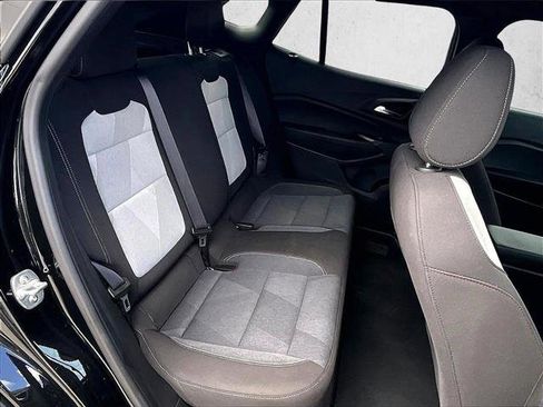 Certified 2025 Chevrolet Trax RS image 28