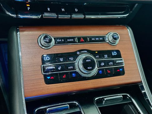 Used 2020 Lincoln Aviator Reserve w/ Elements Package Plus AWD/4WD image 24