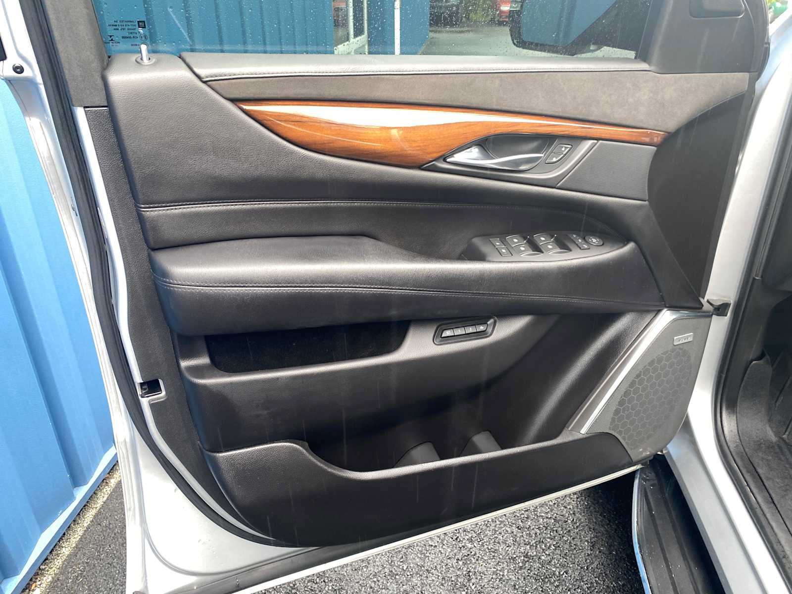Used 2017 Cadillac Escalade Luxury AWD/4WD image 39