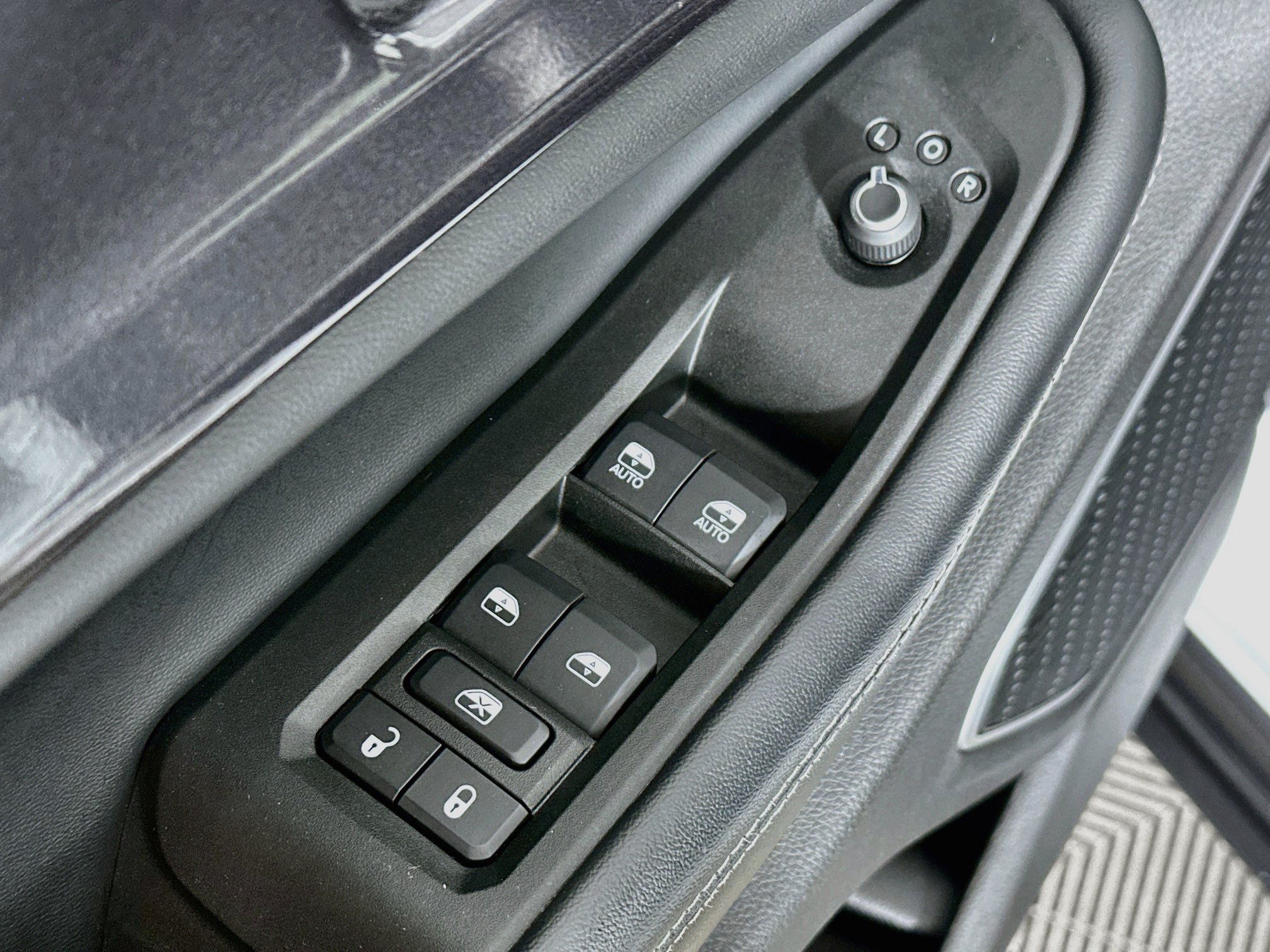 Used 2021 Jeep Grand Cherokee L Laredo AWD/4WD image 17