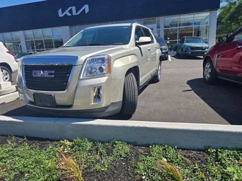 Used 2014 GMC Terrain SLE w/ Convenience Package AWD/4WD image 2