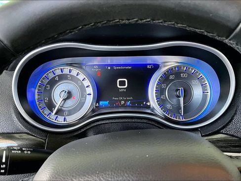 Used 2016 Chrysler 300 Limited RWD image 12