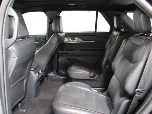 Used 2025 Ford Explorer ST image 27