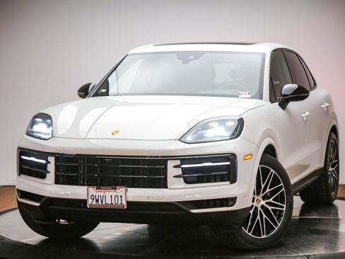 Certified 2025 Porsche Cayenne AWD/4WD image 1