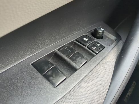 Used 2020 Toyota Corolla LE image 28