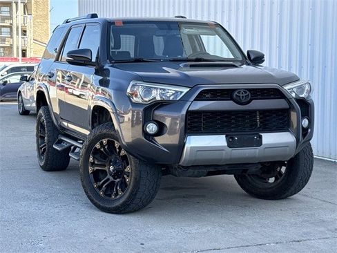Used 2018 Toyota 4Runner TRD Off-Road Premium image 2