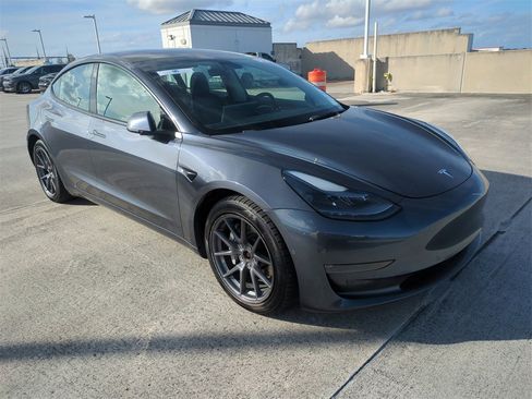 Used 2022 Tesla Model 3 Long Range image 2