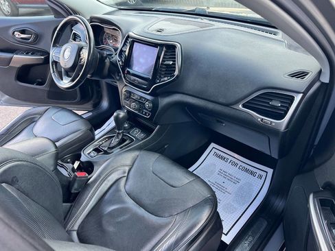 Used 2019 Jeep Cherokee Limited image 16