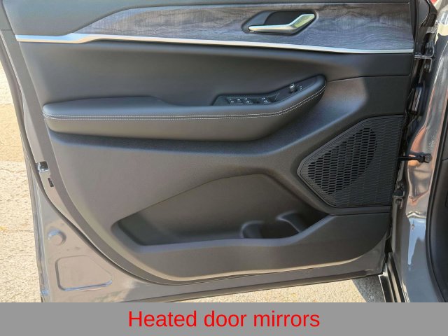 New 2027 Jeep Grand Cherokee Altitude AWD/4WD image 17