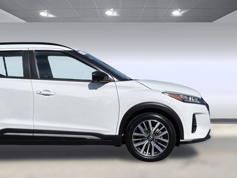 Used 2024 Nissan Kicks SR image 34