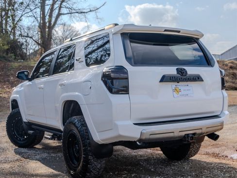 Used 2019 Toyota 4Runner TRD Off-Road Premium image 3