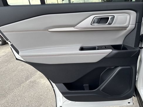 New 2025 Ford Explorer Active w/ Active Comfort Package image 22