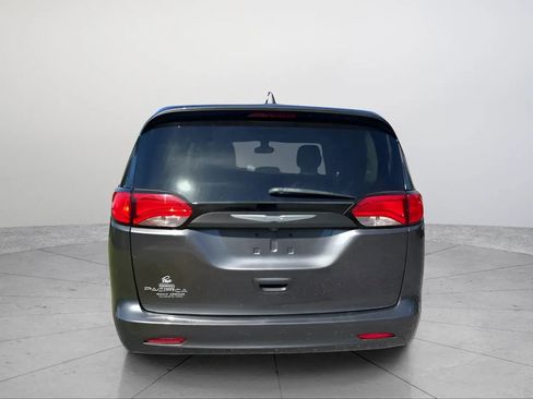 Used 2017 Chrysler Pacifica Touring image 8