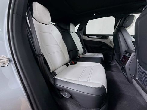 New 2026 Porsche Cayenne image 28