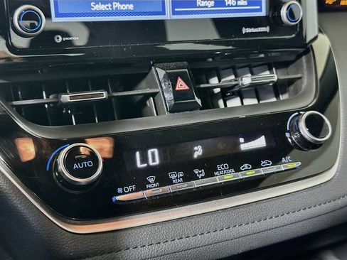 Certified 2022 Toyota Corolla SE w/ Carpet Mat Package (TMS) FWD image 17
