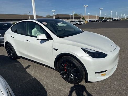 Used 2022 Tesla Model Y Performance image 5
