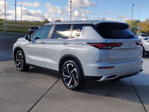 New 2025 Mitsubishi Outlander SE image 19