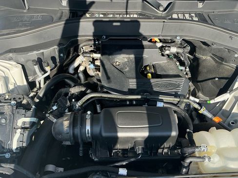 Used 2020 Ford Explorer XLT w/ Equipment Group 202A RWD image 25