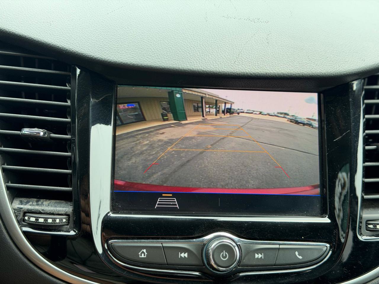 Used 2021 Chevrolet Trax LT w/ LT Convenience Package FWD image 30