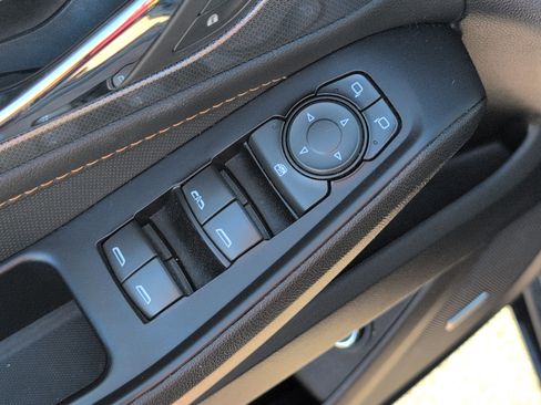 Used 2020 Chevrolet Traverse Premier w/ LPO, Blackout Package image 17