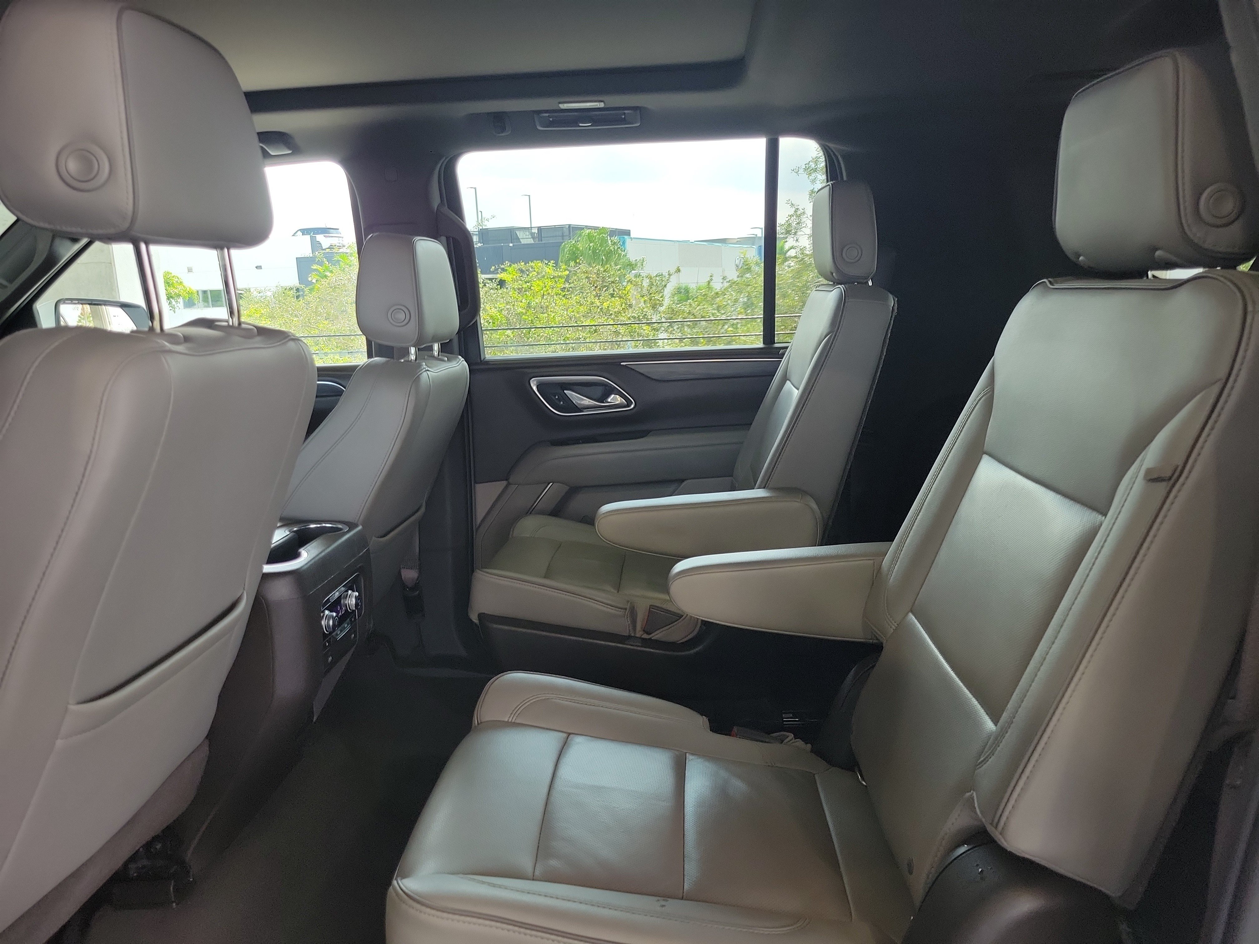 Used 2021 GMC Yukon XL SLT w/ SLT Luxury Plus Package AWD/4WD image 10
