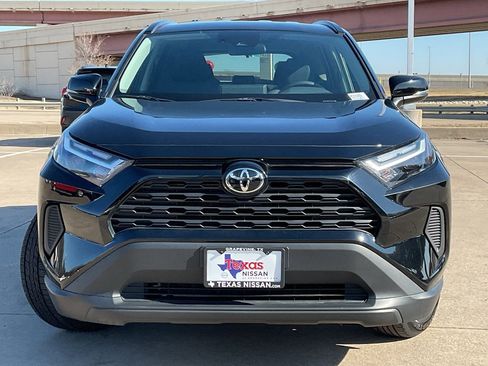 Used 2025 Toyota RAV4 XLE image 3