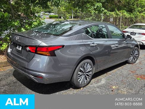 Used 2025 Nissan Altima 2.5 SV FWD image 12