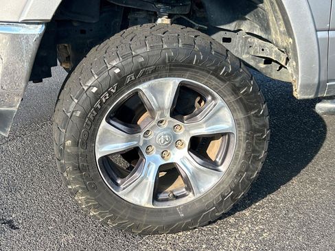 Used 2019 RAM 1500 Laramie AWD/4WD image 11