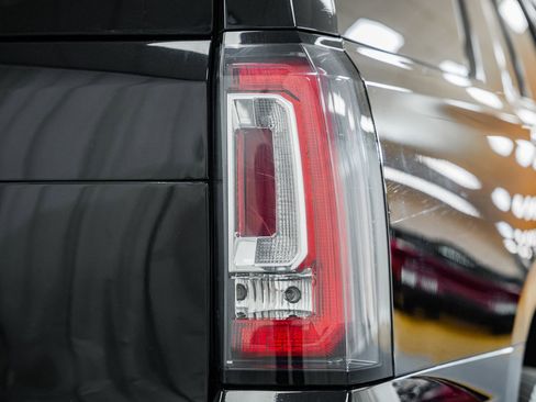 Used 2018 GMC Yukon Denali image 7