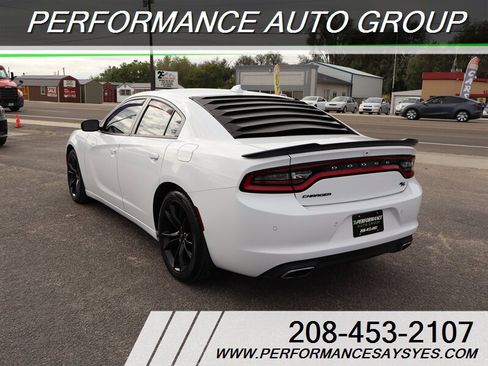 Used 2018 Dodge Charger R/T w/ Blacktop Package image 5