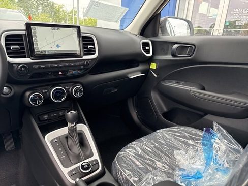 Certified 2025 Hyundai Venue Limited image 38
