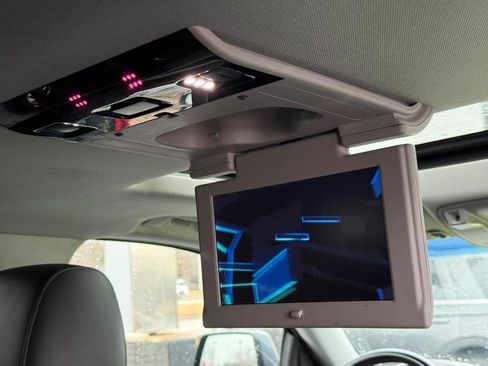 Used 2019 Cadillac Escalade Premium Luxury image 15