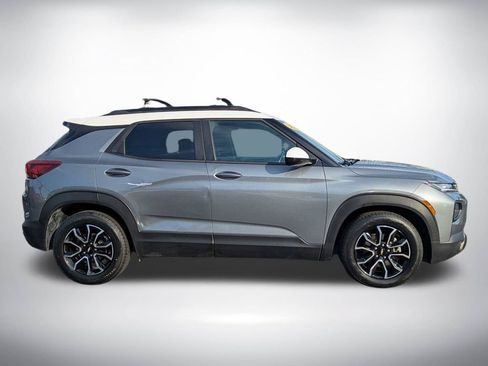 Used 2021 Chevrolet TrailBlazer ACTIV w/ Sun and Liftgate Package FWD image 3