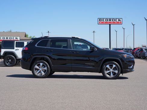 Used 2019 Jeep Cherokee Limited AWD/4WD image 2