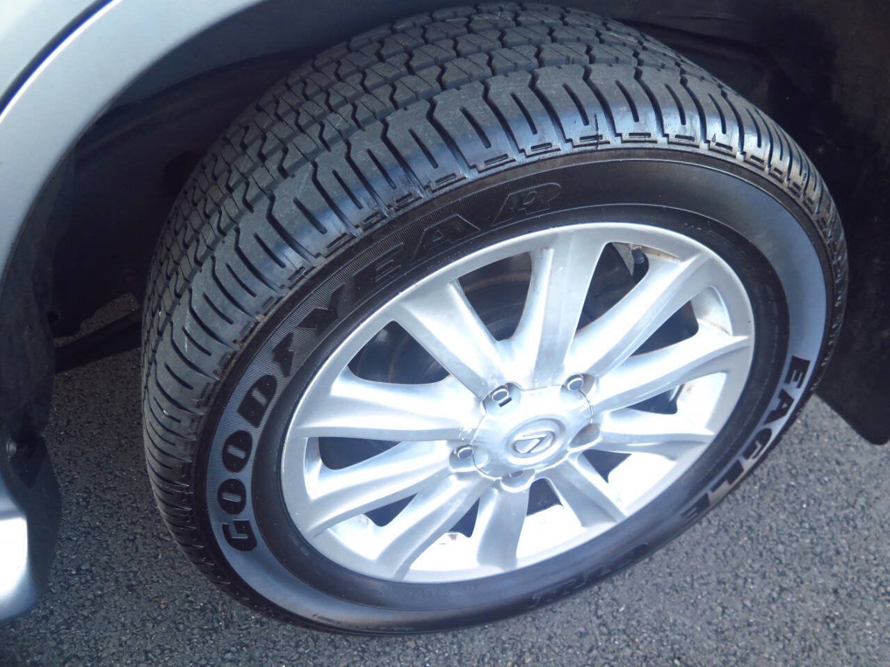 Used 2008 Lexus LX 570 4WD w/ Technology Pkg image 21
