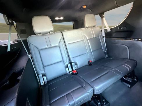 Used 2024 Chevrolet Suburban RST w/ Luxury Package image 17