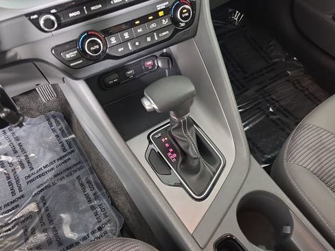 Used 2020 Kia Niro LX image 31