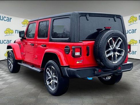 Used 2024 Jeep Wrangler Unlimited w/ Convenience Group AWD/4WD image 4